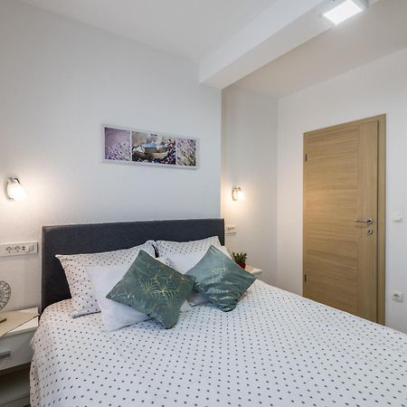 Apart Sa Terasom 250M Od Plaze,Parking,Wi Fi,Rostilj Трогір Екстер'єр фото