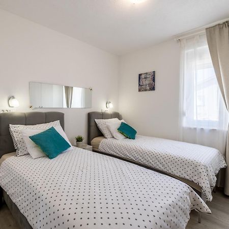 Apart Sa Terasom 250M Od Plaze,Parking,Wi Fi,Rostilj Трогір Екстер'єр фото