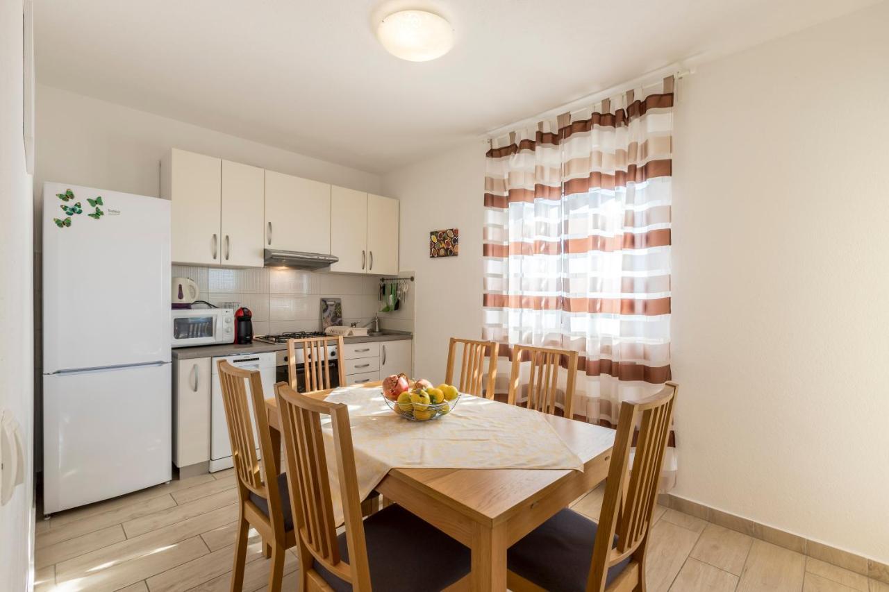 Apart Sa Terasom 250M Od Plaze,Parking,Wi Fi,Rostilj Трогір Екстер'єр фото