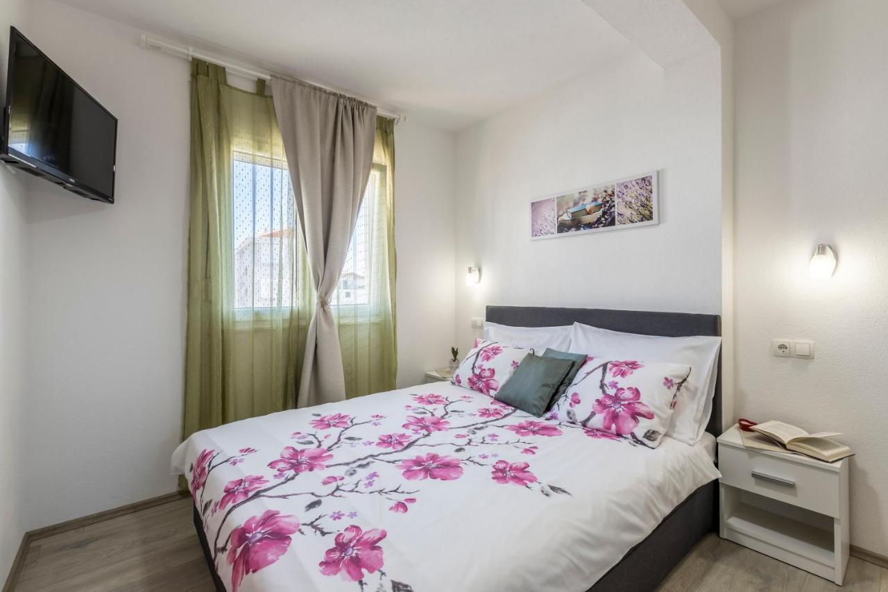 Apart Sa Terasom 250M Od Plaze,Parking,Wi Fi,Rostilj Трогір Екстер'єр фото