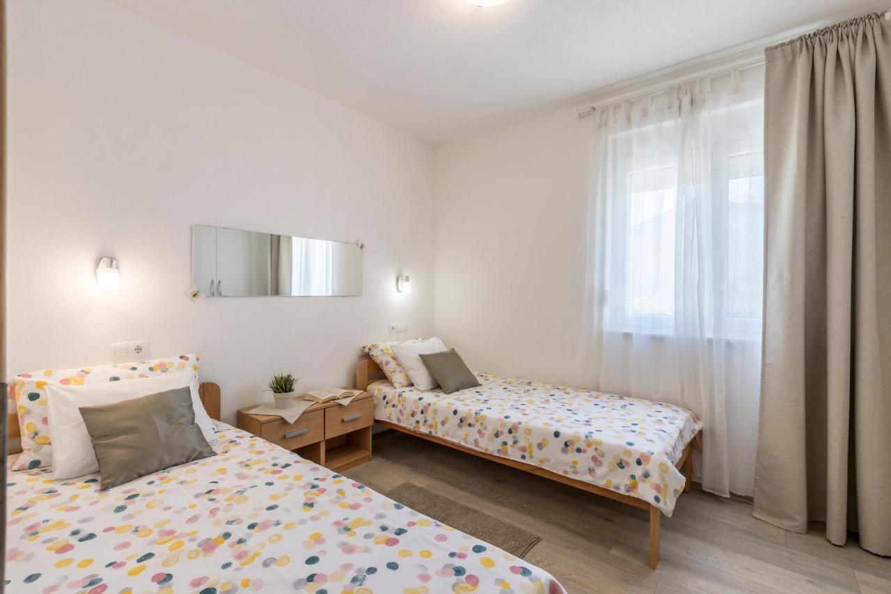 Apart Sa Terasom 250M Od Plaze,Parking,Wi Fi,Rostilj Трогір Екстер'єр фото