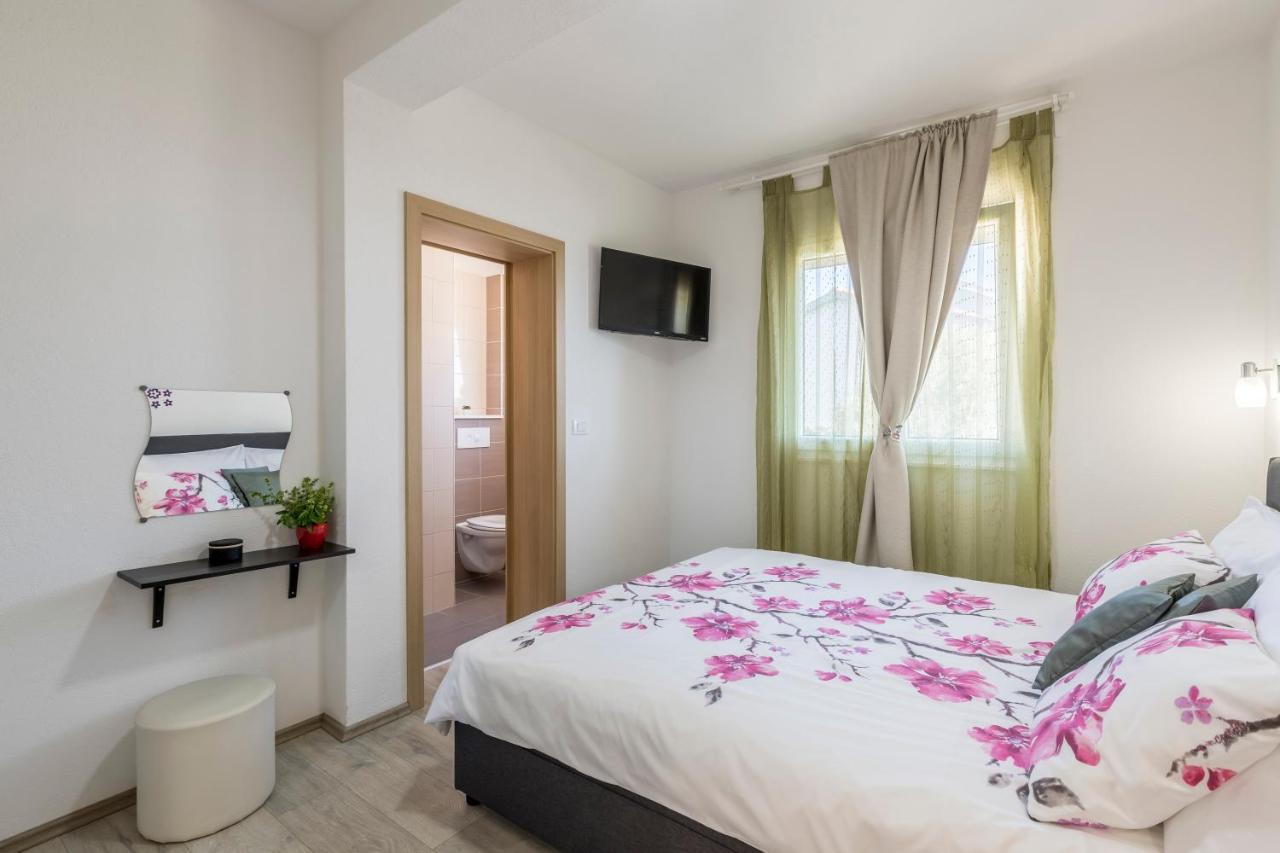 Apart Sa Terasom 250M Od Plaze,Parking,Wi Fi,Rostilj Трогір Екстер'єр фото