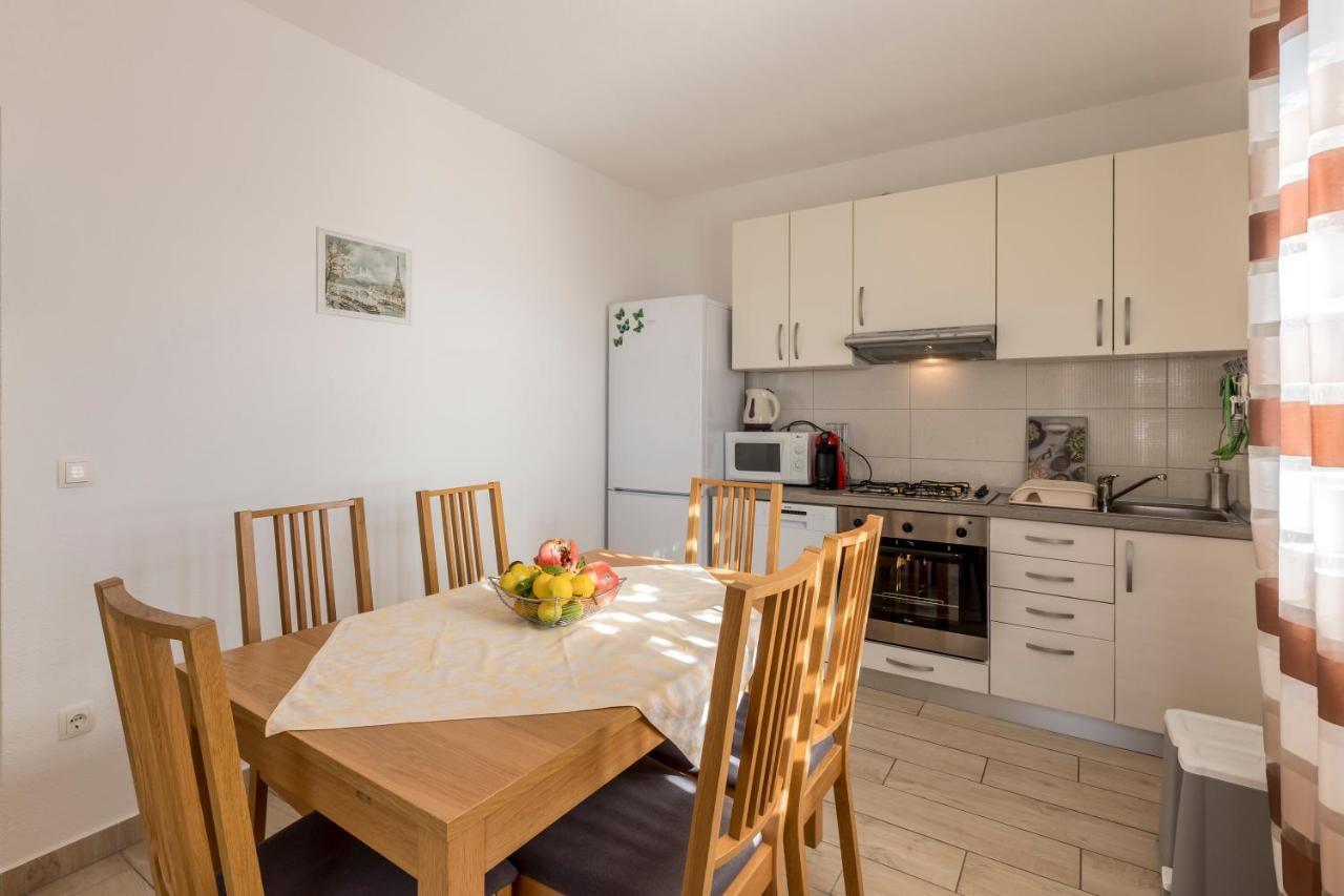 Apart Sa Terasom 250M Od Plaze,Parking,Wi Fi,Rostilj Трогір Екстер'єр фото