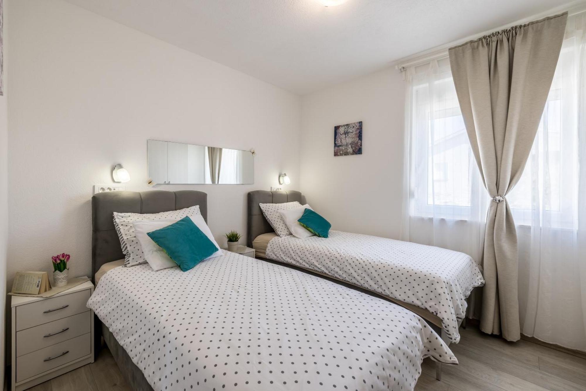 Apart Sa Terasom 250M Od Plaze,Parking,Wi Fi,Rostilj Трогір Екстер'єр фото