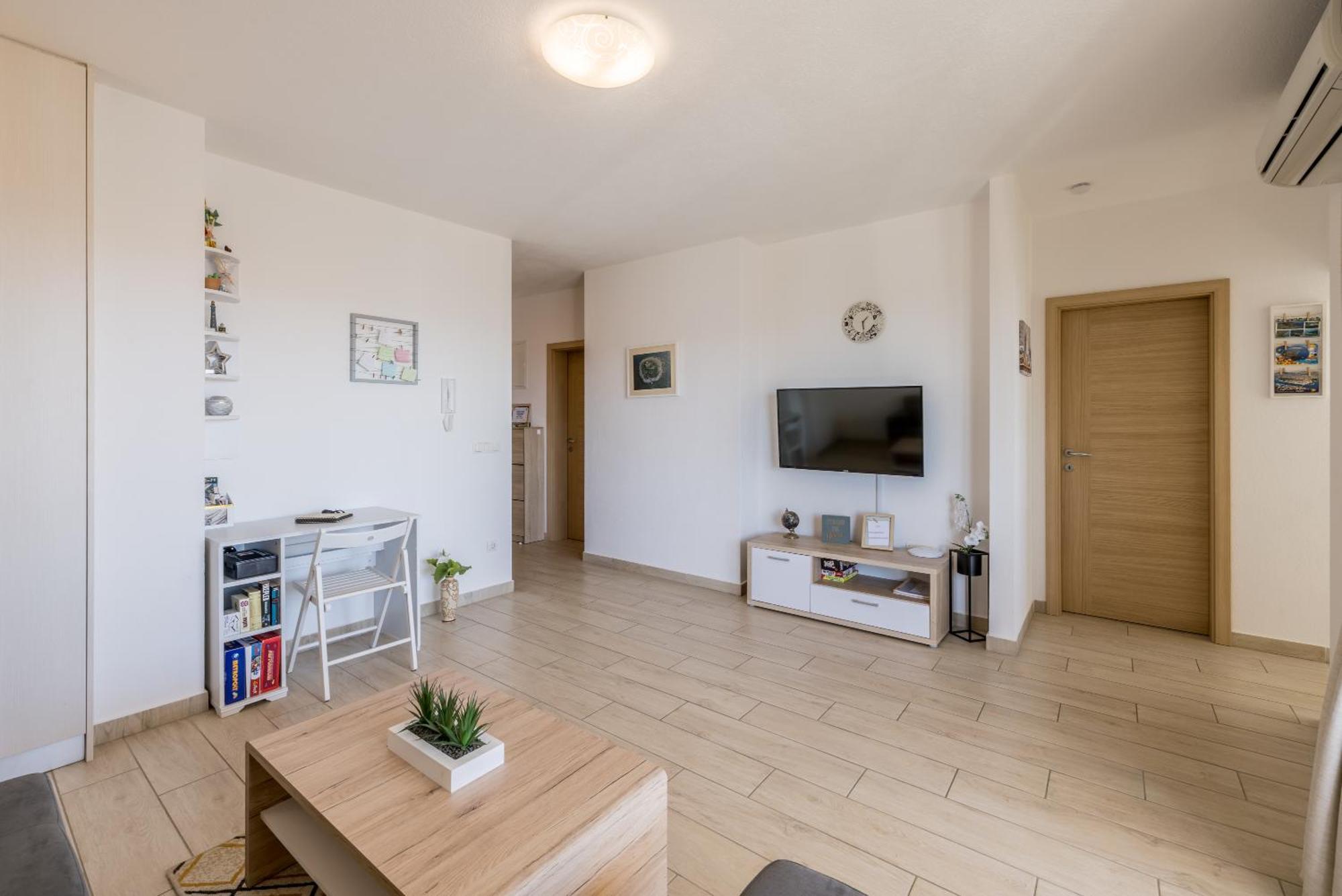 Apart Sa Terasom 250M Od Plaze,Parking,Wi Fi,Rostilj Трогір Екстер'єр фото