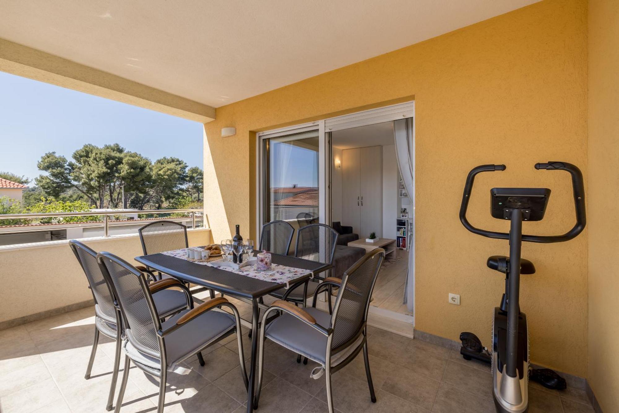 Apart Sa Terasom 250M Od Plaze,Parking,Wi Fi,Rostilj Трогір Екстер'єр фото