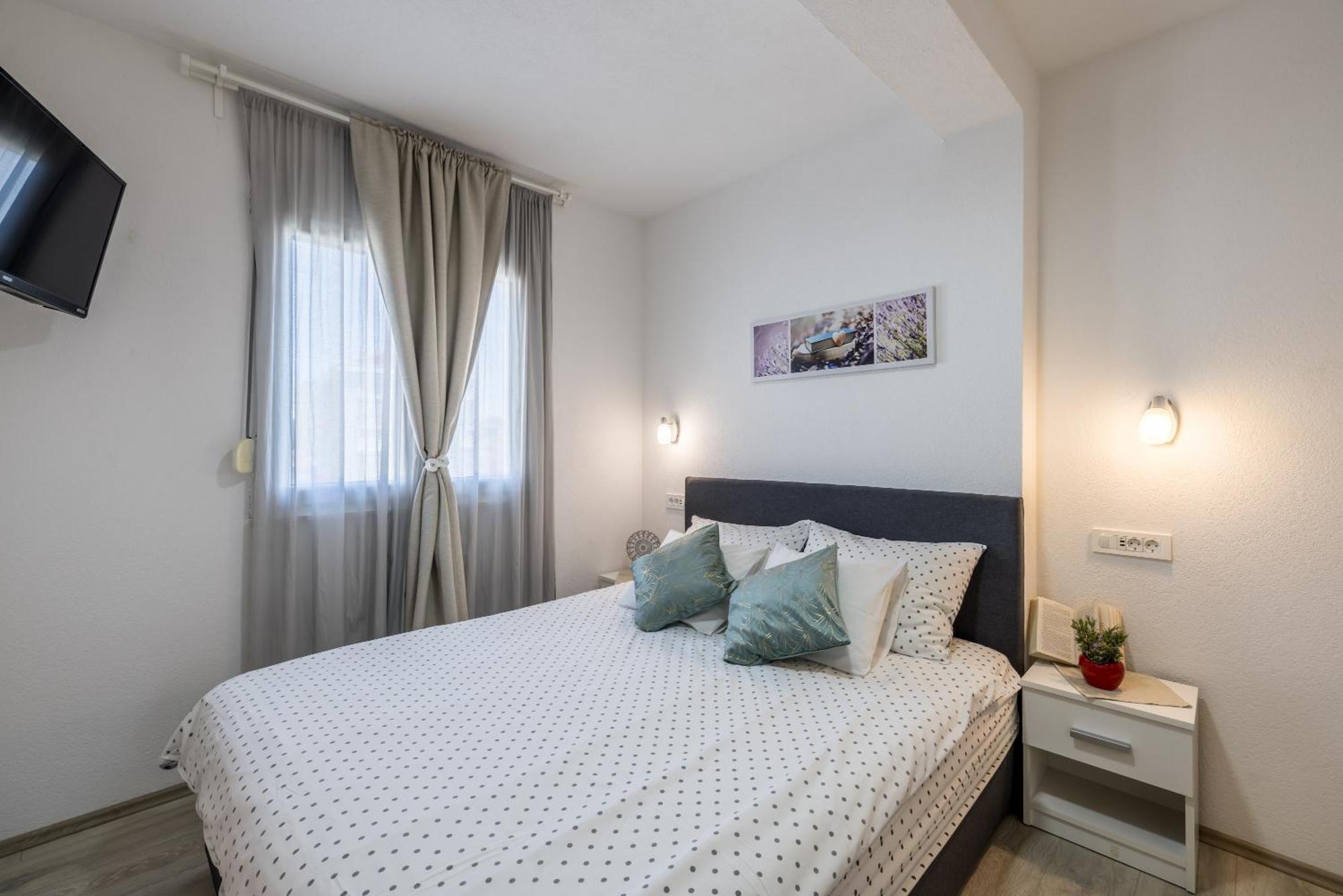 Apart Sa Terasom 250M Od Plaze,Parking,Wi Fi,Rostilj Трогір Екстер'єр фото
