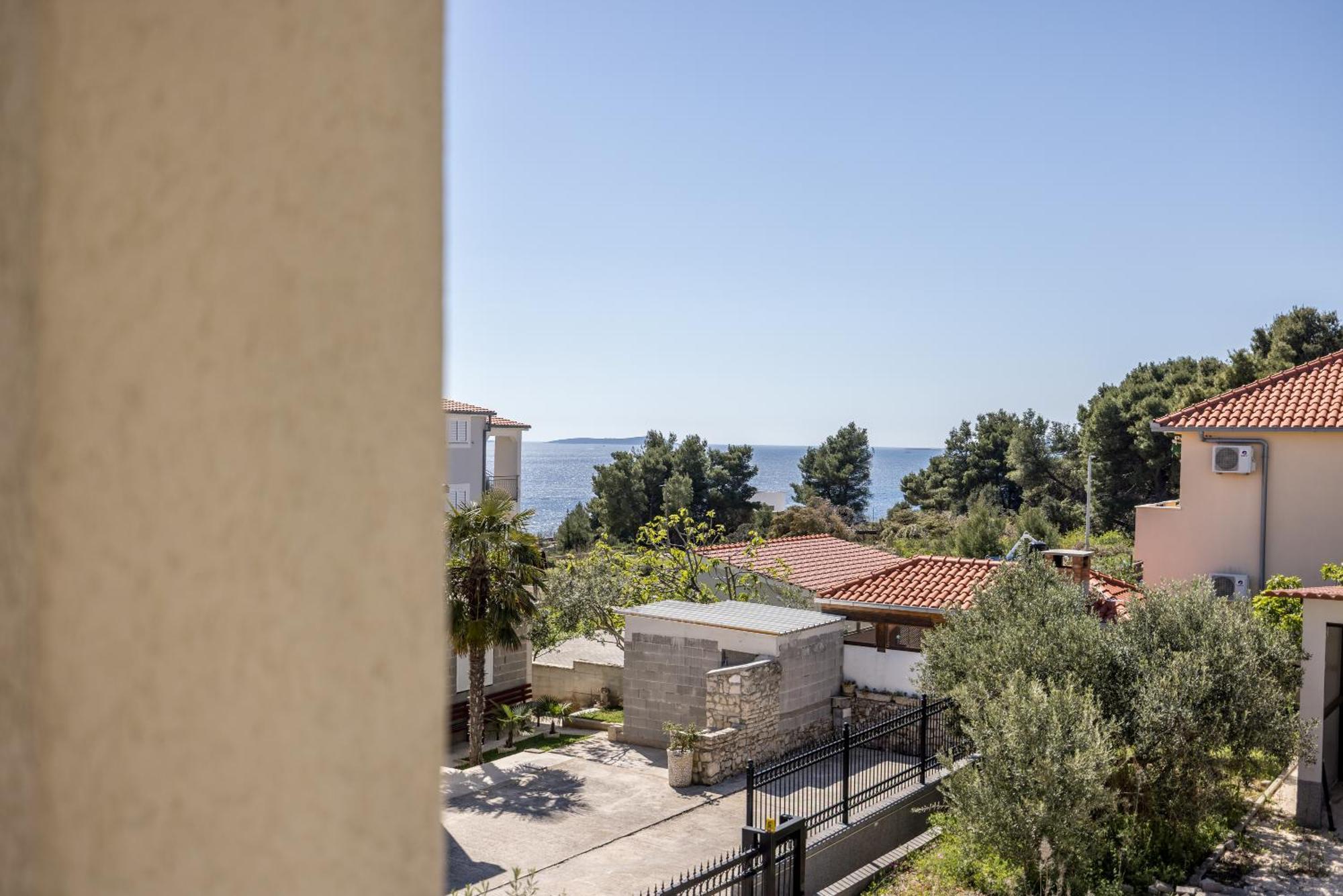 Apart Sa Terasom 250M Od Plaze,Parking,Wi Fi,Rostilj Трогір Екстер'єр фото